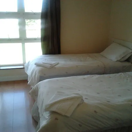 Courtbrack - Off Campus Hostel *