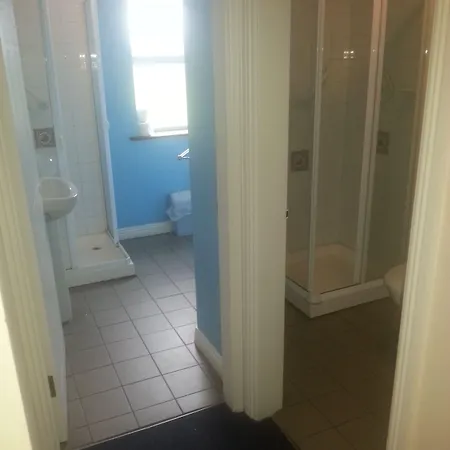 Courtbrack - Off Campus Hostel *