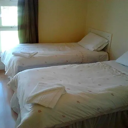Courtbrack - Off Campus Hostel *