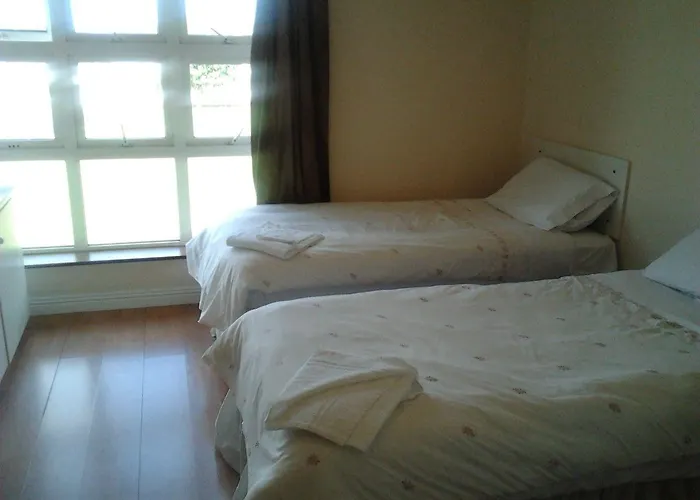 Courtbrack - Off Campus Hostel *