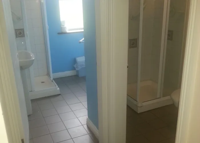 Courtbrack - Off Campus Hostel *
