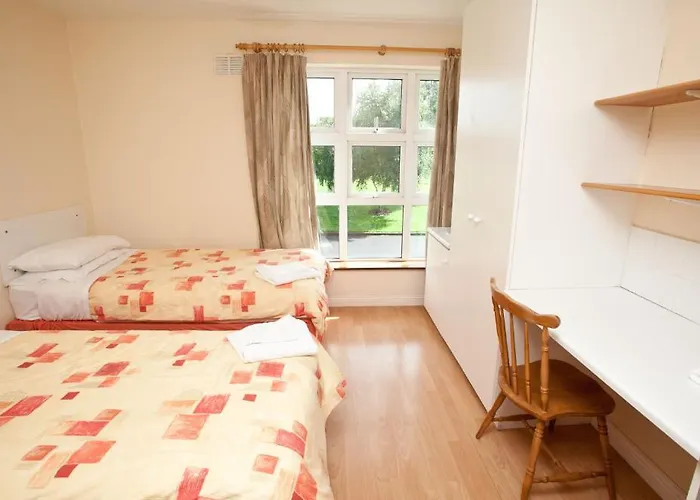 Courtbrack - Off Campus Hostel *